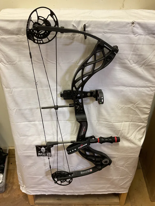 BOWTECH CARBON ZION - LH/BLACK/70 - #BCZLHB70-1 - USED BOW!!!