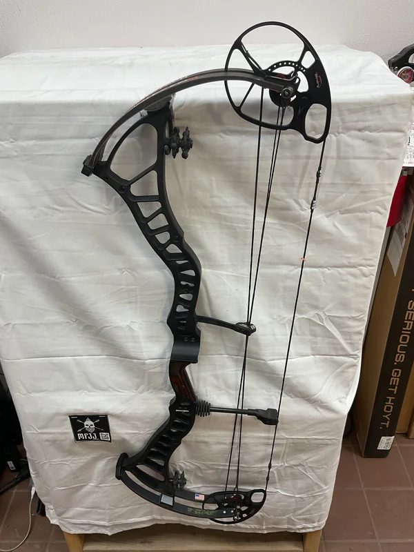 BOWTECH INSANITY CPXL RH/BLACK/70 - BTICPXLRHB70 - 2 - USED BOW!!!!!