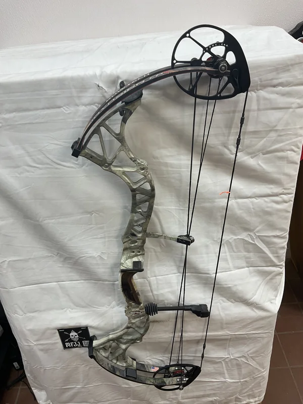 BOWTECH INVASION CPX RH/MOSSYO OAK TREESTAND/70 - #BICPXRHMO70 - USED BOW!!!!
