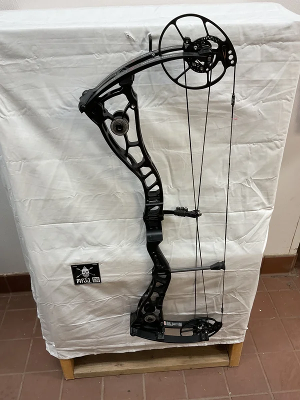 BOWTECH PROVEN 34 LD - RH/BLACK/70 - #BP34LDB70-2 - USED BOW!!!