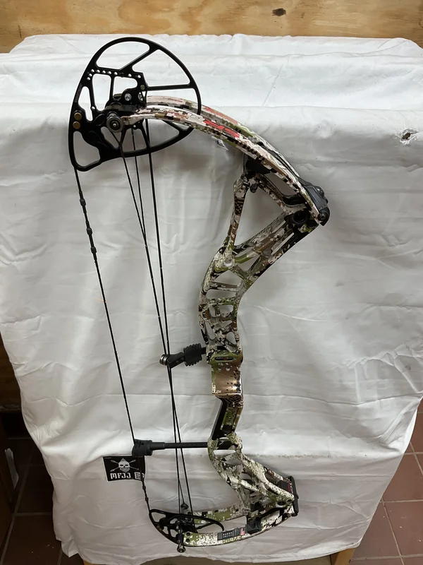 BOWTECH REALM SR6 - LH/SUBALPINE/70 - BTRSR6LHS70 - 7 - USED BOW!!!