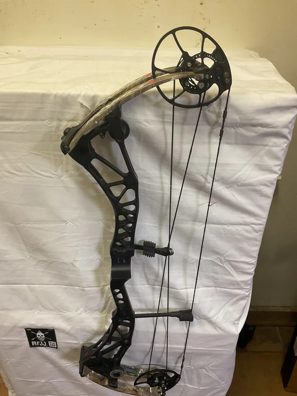 BOWTECH REVOLT X RH/BLACK-RT EDGE/70 - BTRVXRHBE70 - 4 - USED!!!!