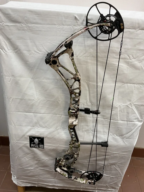 BOWTECH REVOLT X RH/SUBALPINE/70 - BTRVXRHSUB70 - 2 - USED!!!!