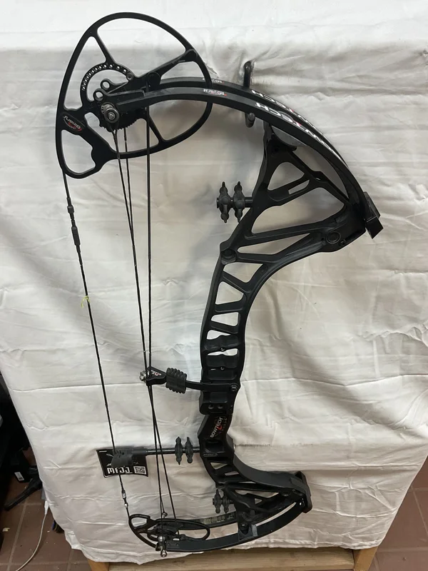 BOWTECH RPM 360 - RH/BLACK/70 -5- USED BOW!!!!
