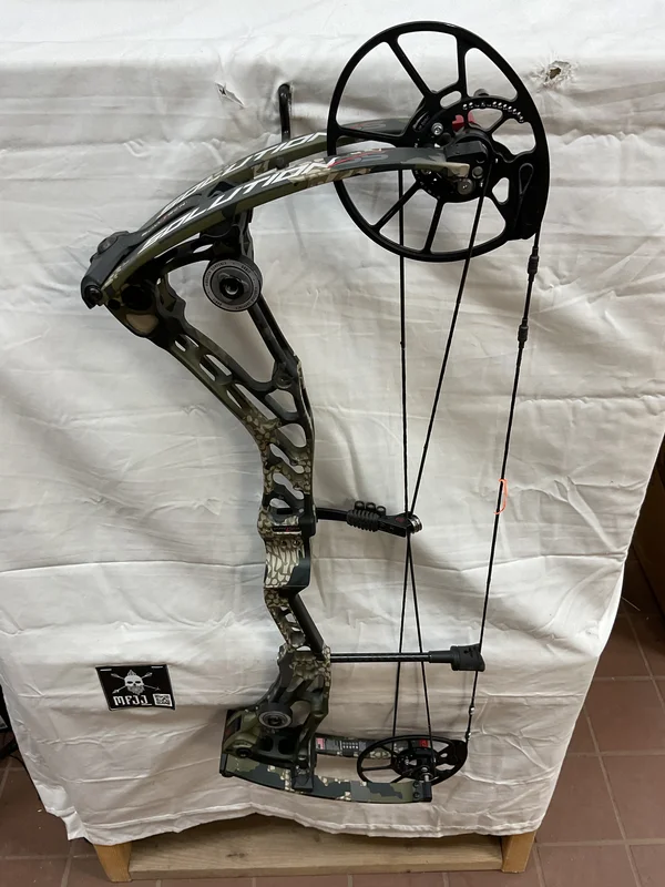 BOWTECH SOLUTION SS - RH/KUIU/70 - #BSSSRHKV70- 2 - USED BOW!!!