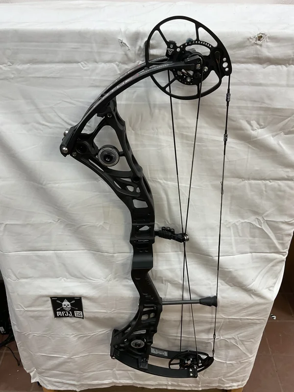 BOWTECH VIRTUE - RH/TAC BLACK/70 - BTVRHBLK70- 7 - USED BOW!!!