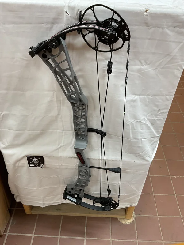 DARTON SEQUEL 33 ST2 - RH/Grey/70 - #DS33RHG70 - 10 -USED BOW!!!