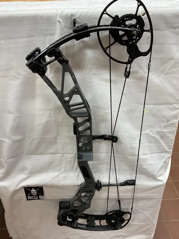 ELITE ARTUS - RH/SLATE GRAY/70 - EALHSG70 - 8 - USED BOW!!!!!