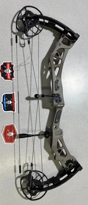 ELITE CARBON EON - RH/GRAY/70 -1530- USED BOW