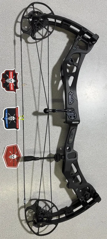 ELITE CARBON ERA - RH/BLACK/65 - 3317 - USED BOW