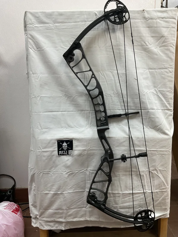 ELITE ECHELON 39- RH/GRAPHITE GRAY/60 - 3 - USED BOW!!!