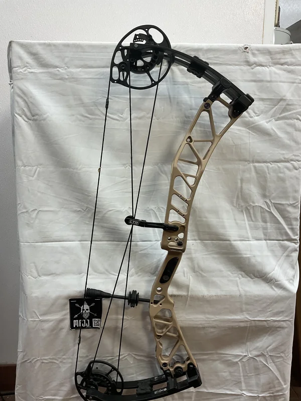 ELITE ENVISION - RH/TAN/70 - EERHT70 - 4 - USED BOW!!!