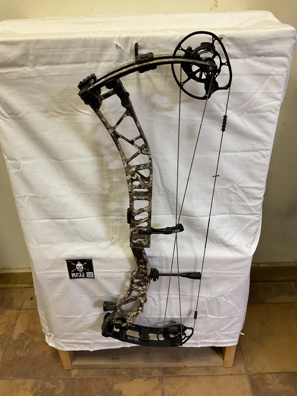 ELITE Exalt 35 - RH/FIRST LITE FUSION/70 - EE35RHFLF70-4 USED BOW!!!!!!