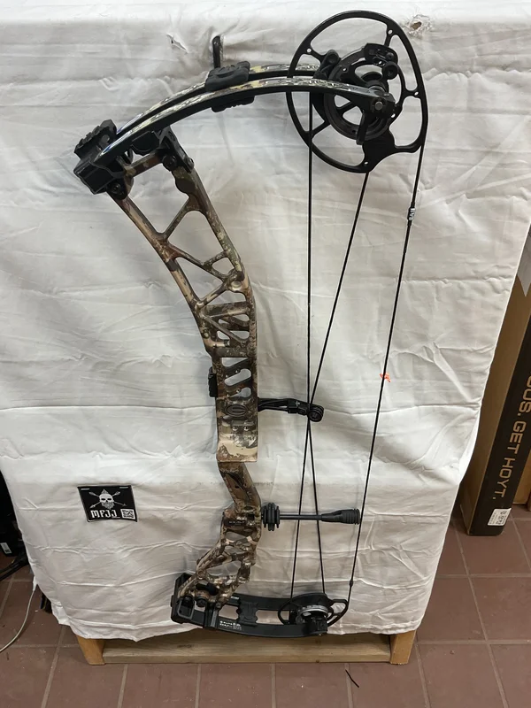 ELITE EXALT 35 - RH/FIRST LITE SPECTOR/65 - EE35RHFLS65- 8 - USED BOW!!!!!