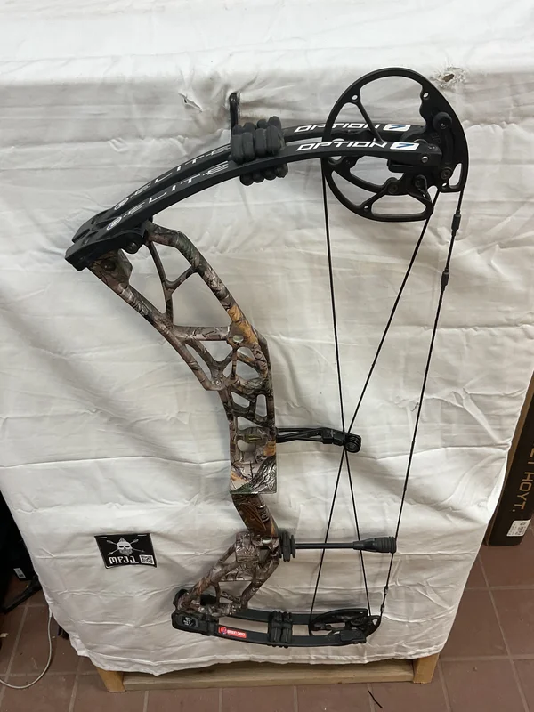 ELITE OPTION 7 - RH/REALTREE XTRA/60 - EO7RX60 - 1 - USED BOW!!!!!!