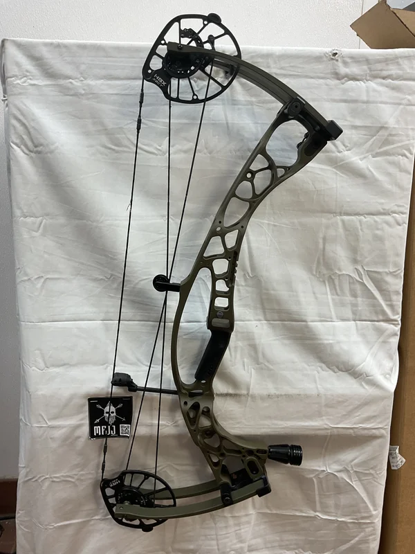 HOYT ALPHA X 30 - RH/WILDERNESS/70 - HAX30RHW70- 9 - USED!!!