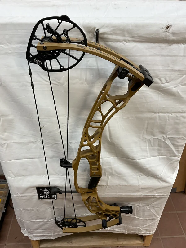 HOYT ALPHA X 33 - RH/BOURBON/70 - HAX33RHB70 - 8 - USED!!!