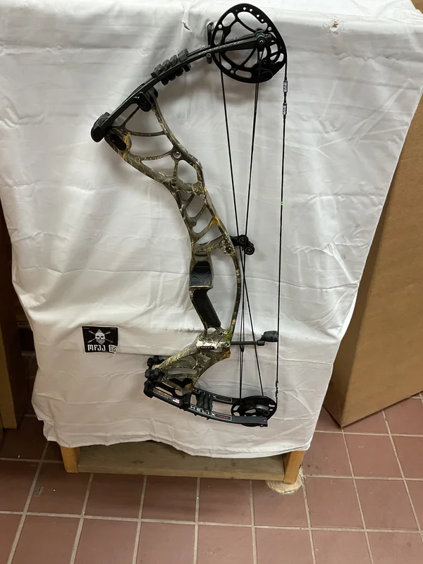 Hoyt Helix Turbo - RH/Realtree/65 - HHTRHRT65 - 1- USED BOW!!
