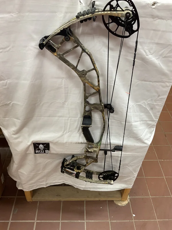 HOYT Hyperforce - RH/Realtree/60-70# - HHFRHRT70 - 2- USED BOW!!