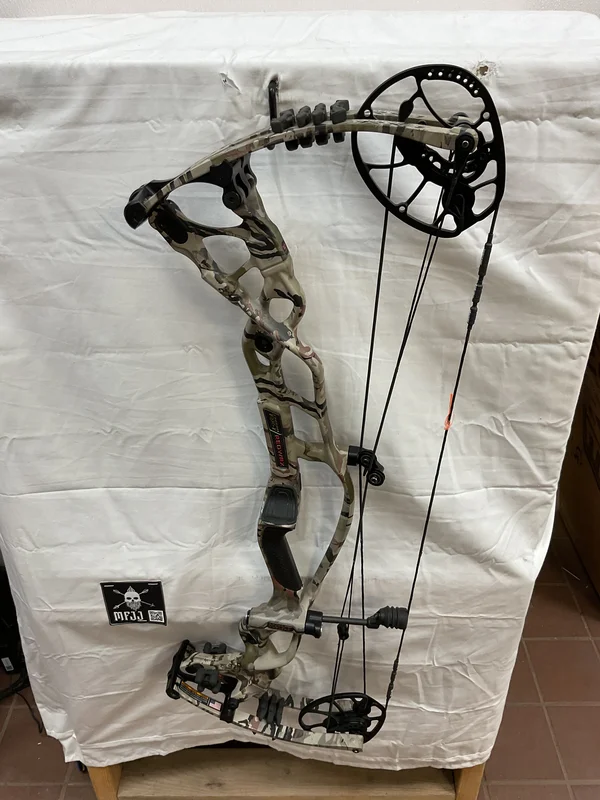 HOYT RX-1 - RH/RIDGE REAPER BARREN/70 - #HRX4RHRRB70 - 2 - USED BOW!!!