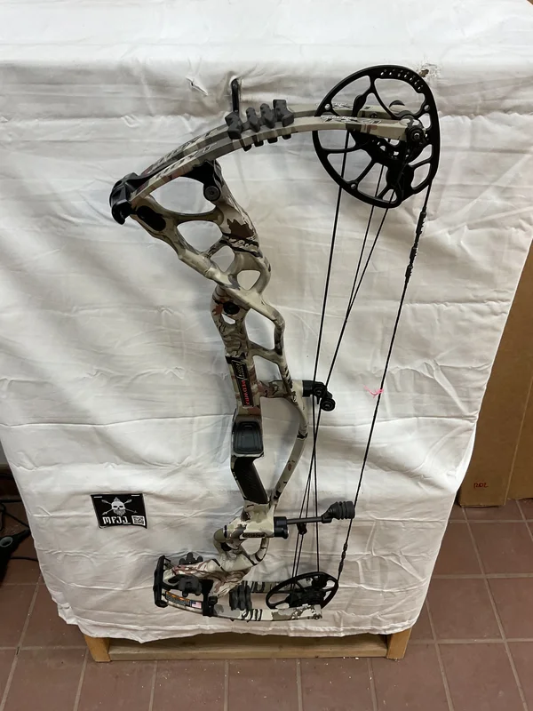 HOYT RX-1 - RH/RIDGE REAPER BARREN/80# - #HRX4RHRRB80 - 3 - USED BOW!!!