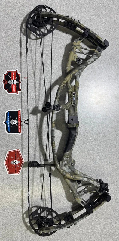 HOYT RX-3 - RH/ELII/80 -2923- USED BOW