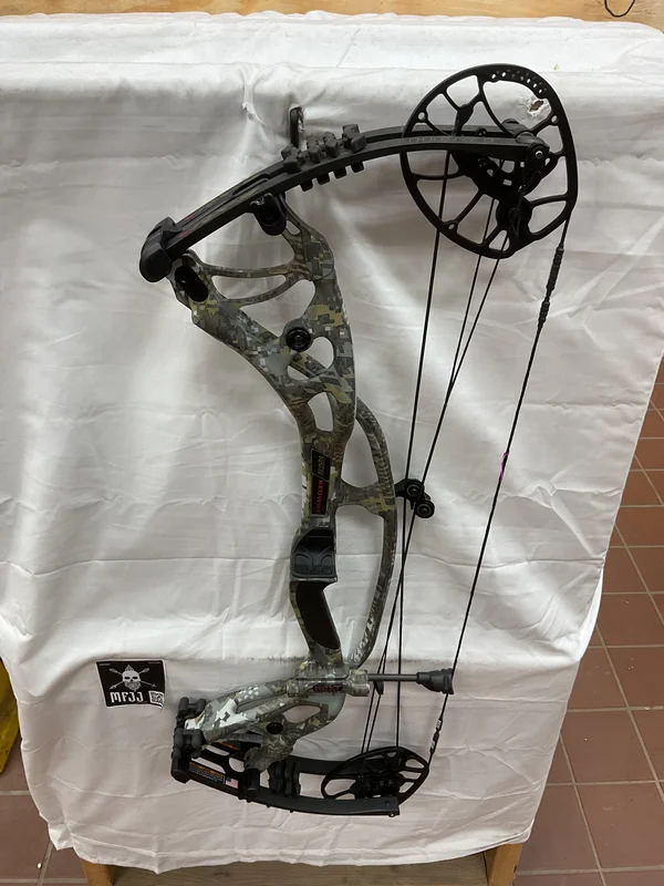 HOYT RX-3 - RH/SUBALPINE/60# - #HRX3RHS60 - 4 - USED BOW!!!