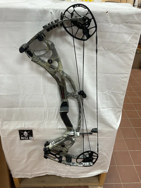 HOYT RX-3 - RH/SUBALPINE/70# - #HRX3RHS70 - 3 - USED BOW!!!