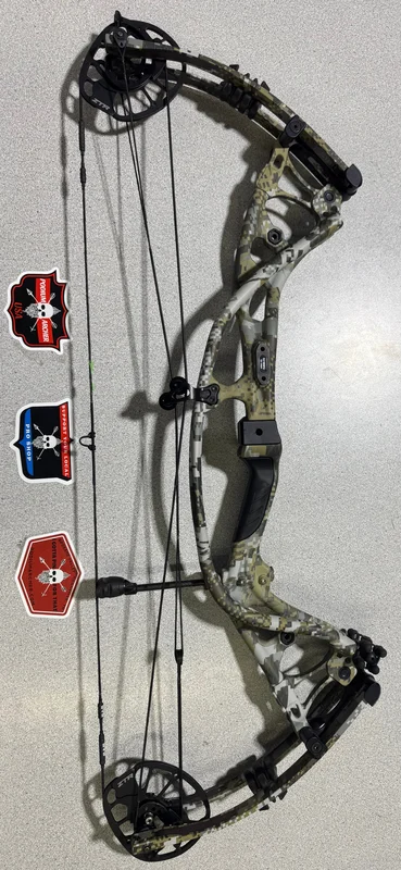 HOYT RX-4 - RH/ELII/60# - 8635 - USED BOW