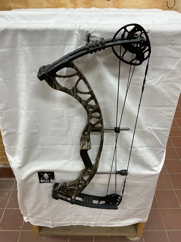 HOYT TORREX - RH/BOTTOMLAND/70 - #HTRHB70 - 17 - USED BOW!!!