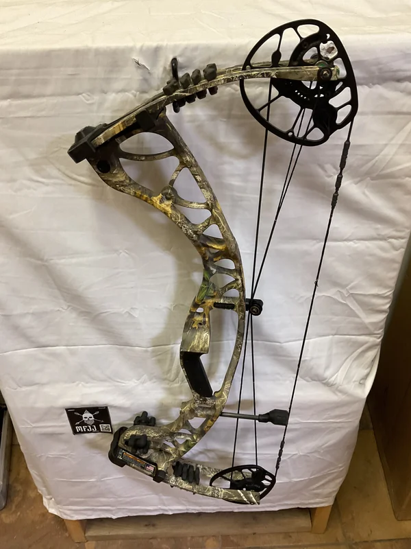 HOYT TORREX - RH/REALTREE EDGE - BLACK/65 - #HTRHBU65 - 5 - USED BOW!!!