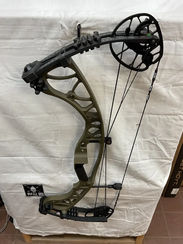 HOYT TORREX XT- RH/WILDERNESS/70 - #HTXTRHW70 - 2 - USED BOW!!!