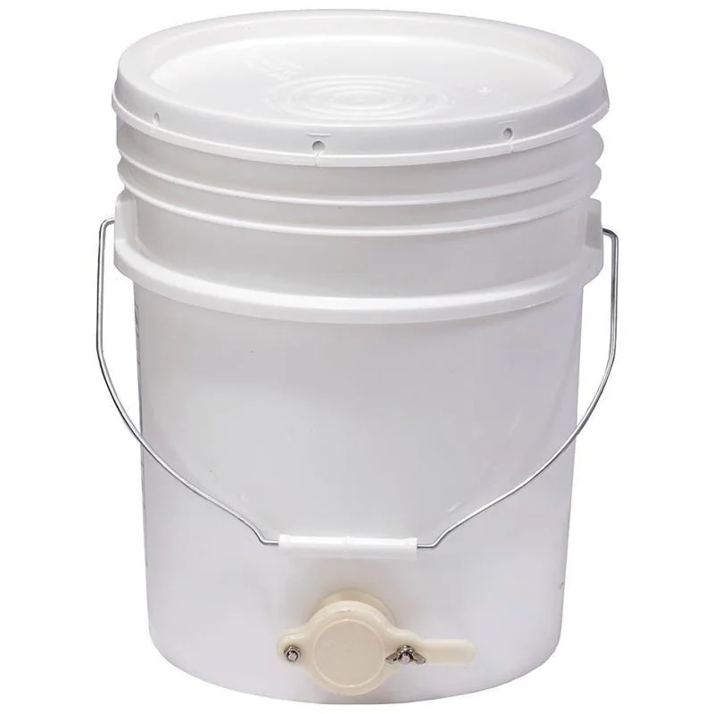 LITTLE GIANT PLASTIC HONEY BUCKET WHITE