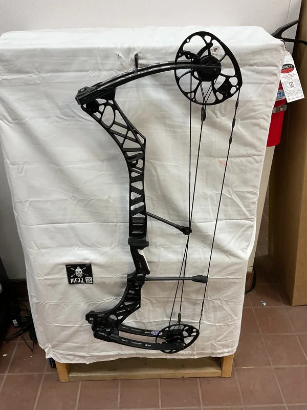 MATHEWS ATLAS - RH/BLACK/60-75# - MARHBLK75 - 1 - USED BOW!!!!!