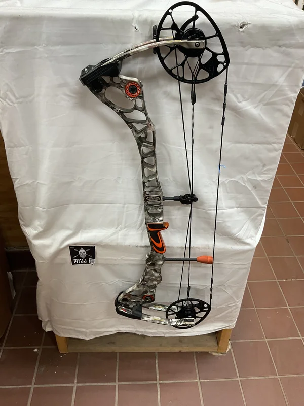 MATHEWS HALON 32 6 - RH/Lost Camo/70 - MH326RHLC70 -11- USED BOW!!!!