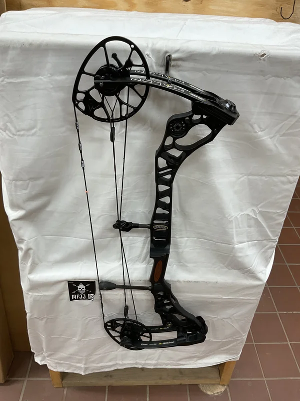 MATHEWS HALON 6 - LH/BLACK/60# - #MH6RHBLK60 - 13 - USED BOW!!!