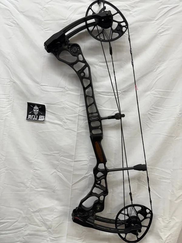 MATHEWS HALON 6 - RH/BLACK/70 - MH6RHB70-1 - USED BOW!!!