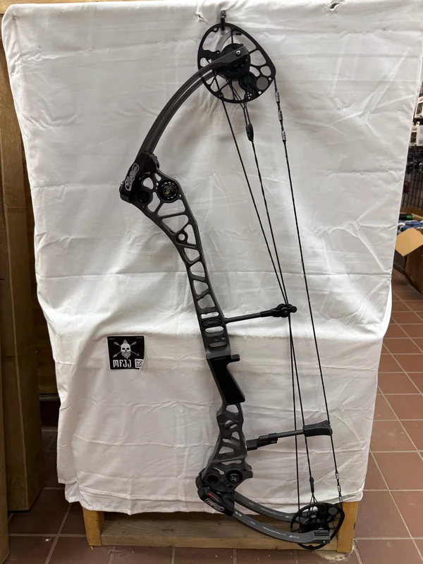 MATHEWS HALON X Comp - RH/Stone/60# - #MH6RHG60 - 3- USED BOW!!!