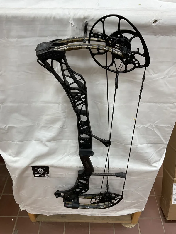 MATHEWS LIFT 29.5 - RH/BLACK-BOTTOMLAND/55-80# - #MLX29.5RHBB5580-39-USED BOW!!!