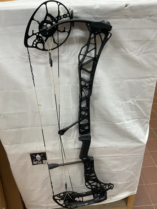 MATHEWS LIFT 33 - LH/Black/55-80# - #ML33ELH5580- 50- USED BOW!!!