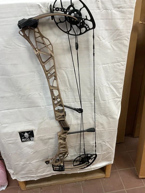 MATHEWS LIFT 33 - LH/EARTH/55-80# - #ML33ELH5580- 48 - USED BOW!!!