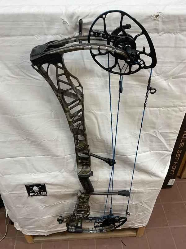 MATHEWS LIFT 33 - RH/BOTTOMLAND/55-80# - #ML33RHB5580- 42 - USED BOW!!