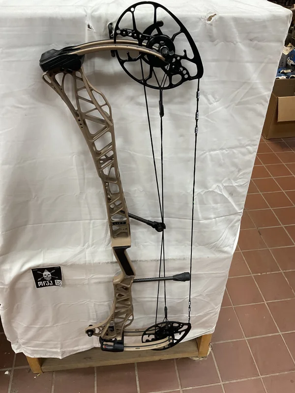 MATHEWS LIFT 33 - RH/EARTH/55-80# - #MLRH33E5580- 55 - USED BOW!!