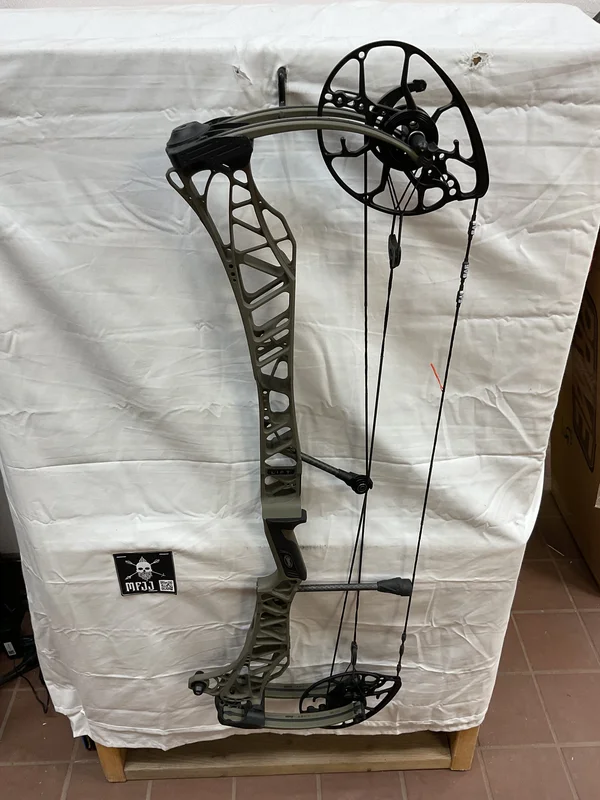 MATHEWS LIFT 33 X - RH/AMBUSH/55-80# - #MLX33RHA5580- 41 - USED BOW!!
