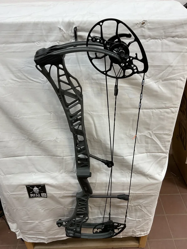 MATHEWS LIFT 33 X - RH/SHALE/55-80# - #MLX33RHS5580- 40 - USED BOW!!