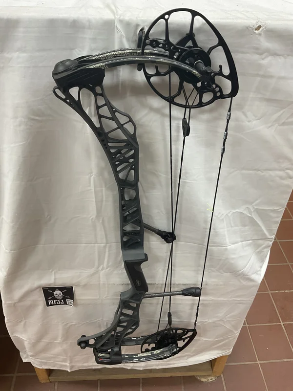 MATHEWS LIFT X 29.5 - RH/SHALE-KUIU/55-80# - #MLX29.5RHSK5580-37-USED BOW!!!