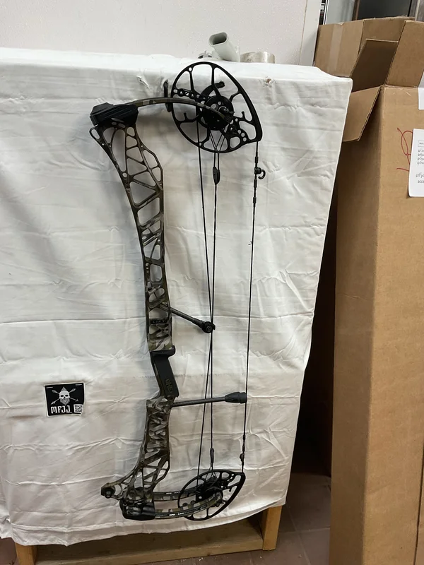 MATHEWS LIFT X 33 - RH/Bottomland/55-80# - #MLX33RHBTD5580- 45 - USED BOW!!