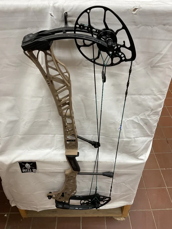 MATHEWS LIFT X 33 - RH/EARTH/55-80# - #MLX33RHE5580 - 55 - USED BOW!!