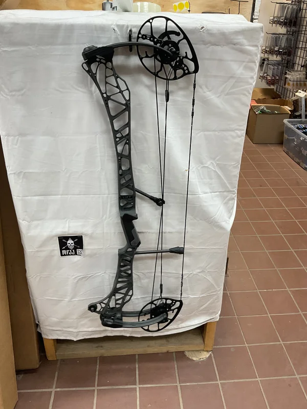 MATHEWS LIFT X 33 - RH/SHALE/55-80# - #MLX33RHS5580- 48 - USED BOW!!