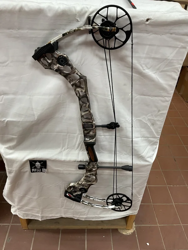 MATHEWS NO CAM HTX - RH/LOST/50# - #MNCLSTRH50 - 2 - USED BOW!!!!